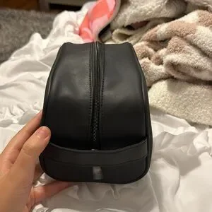 ALO Yoga | Accessories | Alo All In Dopp Kit | Poshmark
